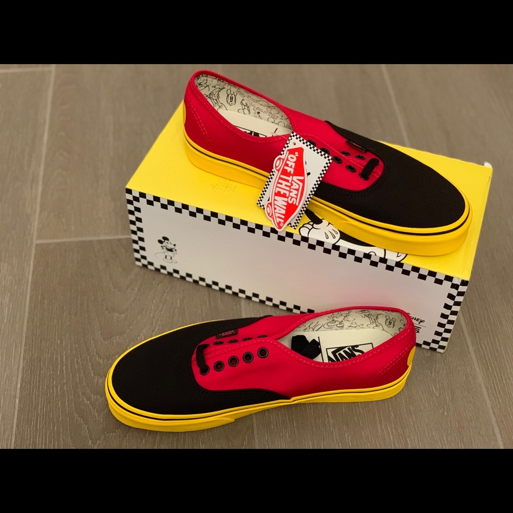 Disney Mickey Mouse Vans Men’s Size 10